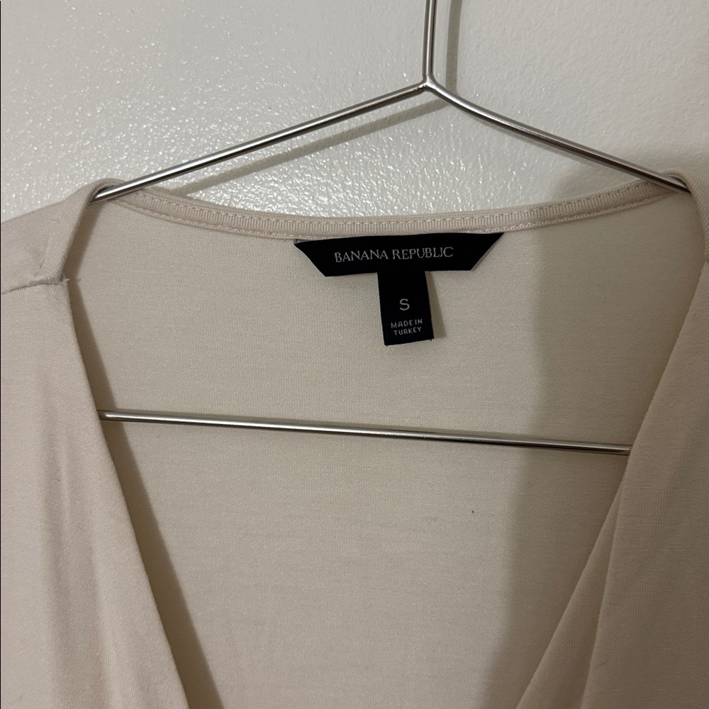 Banana Republic Beige V-Neck Top - Picture 3 of 4